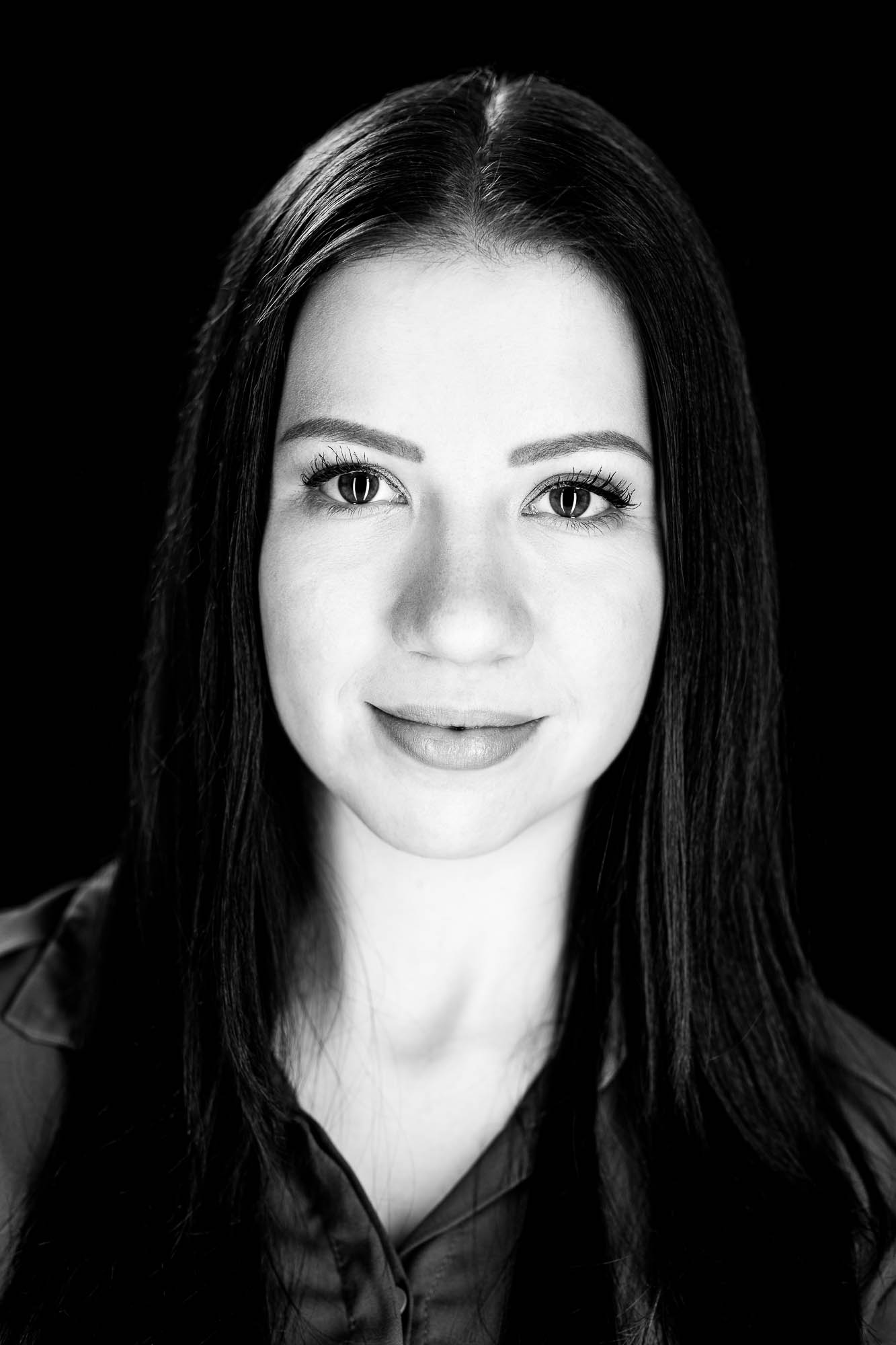 Export x3 Headshot  06596 Dez 01 2019 Bearbeitet Headshots 2019  Miro Nicole Nadine